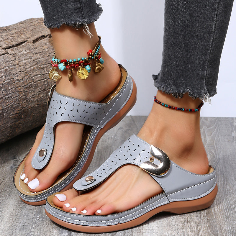 2025 Summer New Women's Metal Decor Feature Pattern Wedge Flip-Flops