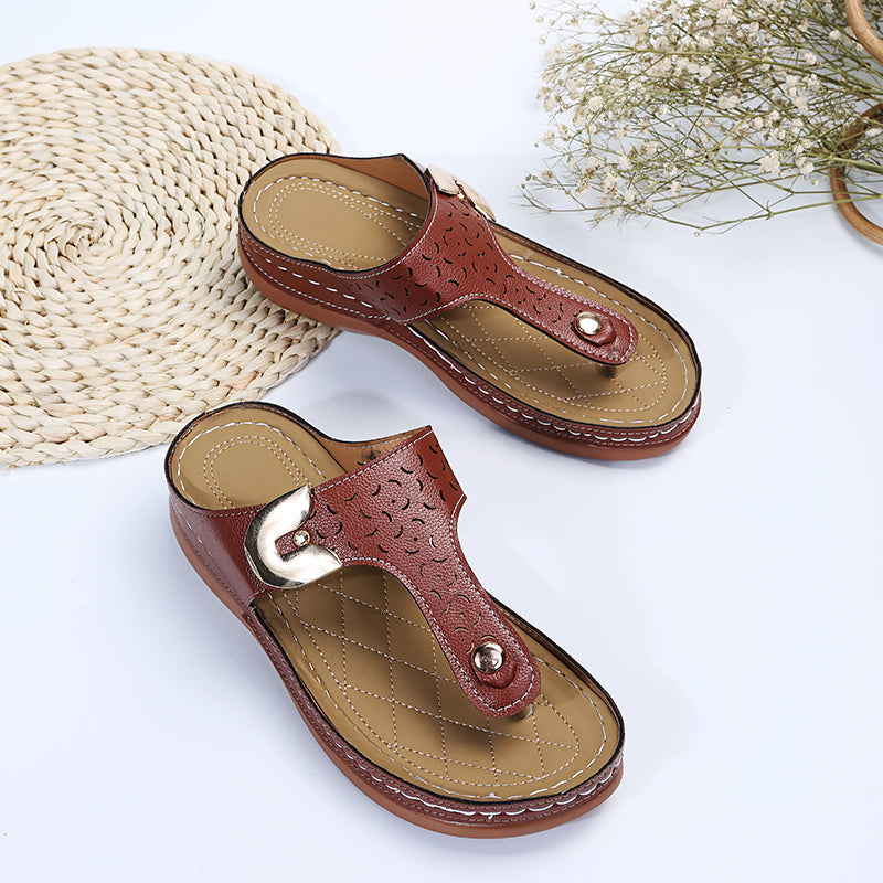 2025 Summer New Women's Metal Decor Feature Pattern Wedge Flip-Flops